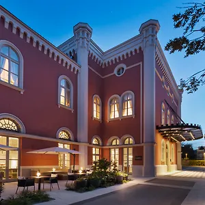 Imperial Riding School Renaissance Hotel
